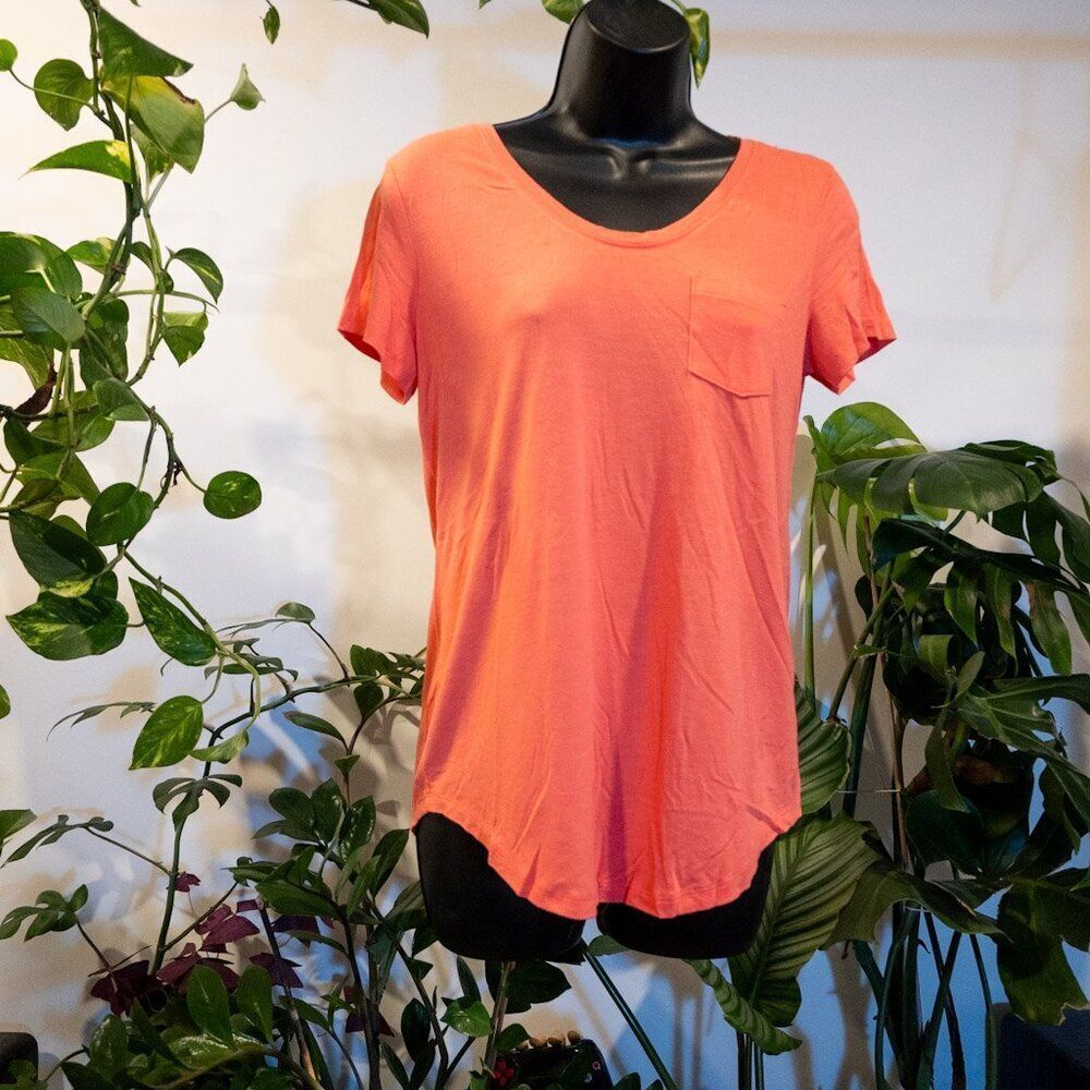 Stylus Coral, Salmon Swallowtail Basic T-Shirt, Size S